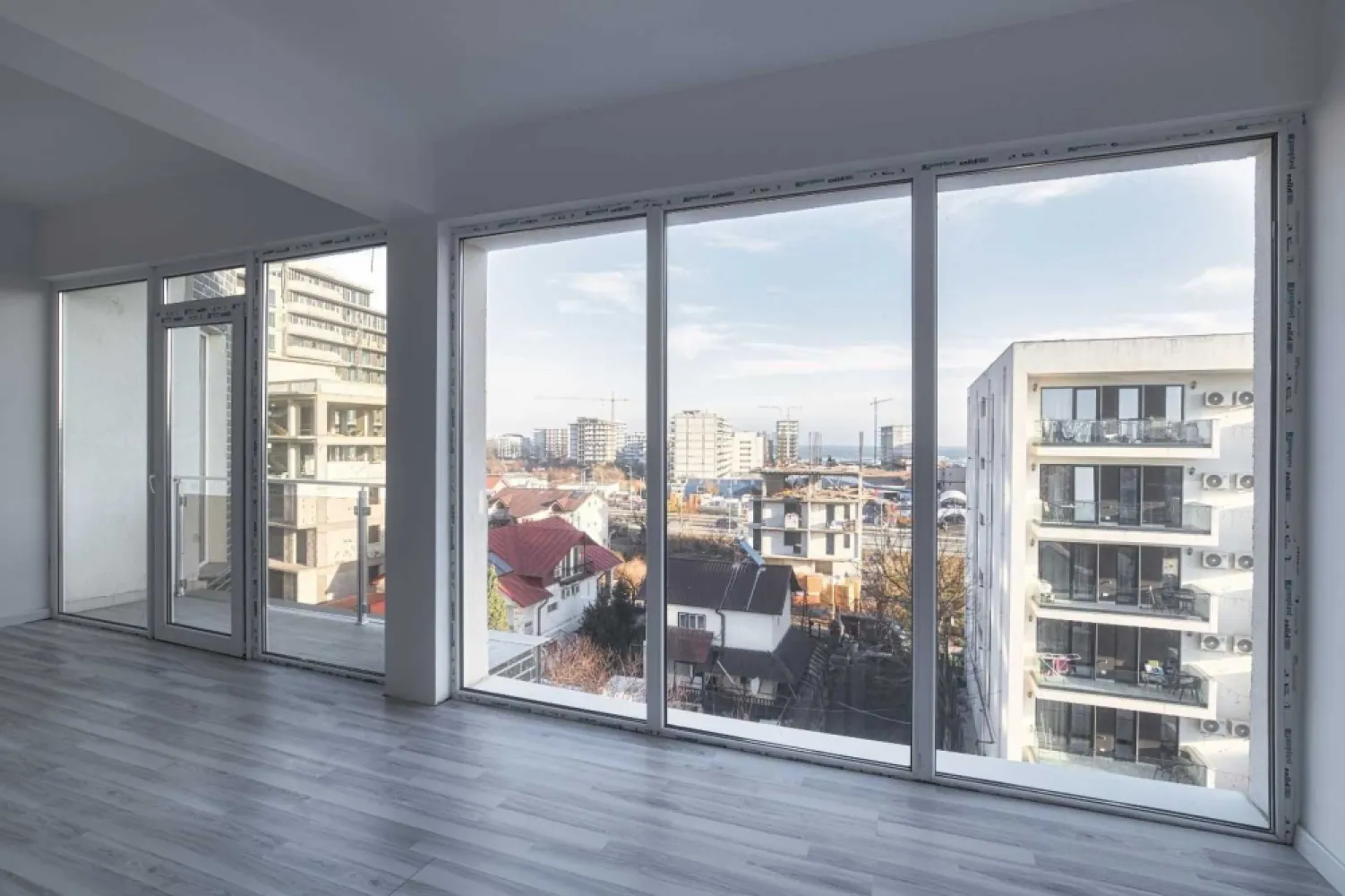 PROPRIETAR apartamente Mamaia Nord 2 camere incepand de la 55.000 53mp - apartamente direct la dezvoltator
BLOCUL ESTE SITUAT IN MAMAIA NORD SI ARE APARTAMENTE DE 53 MP , 72 MP 100MP SI 120 MP
apartamentele sunt gata cu toate utilitatile GRESIE FAIANTA USA INTRARE USI INTERIOARE SI INCEP CU PRETUL DE 55.000 EURO PENTRU CELE DE 53 MP blocul se afla pe strada T8 Mamaia Nord
toate utilitatile apa canalizare curent gaze
blocul detine parcare cu baiera supraveghere video 24*7

pentru mai multe informatii si vizionari TEL 07******86 Neculai Vasile