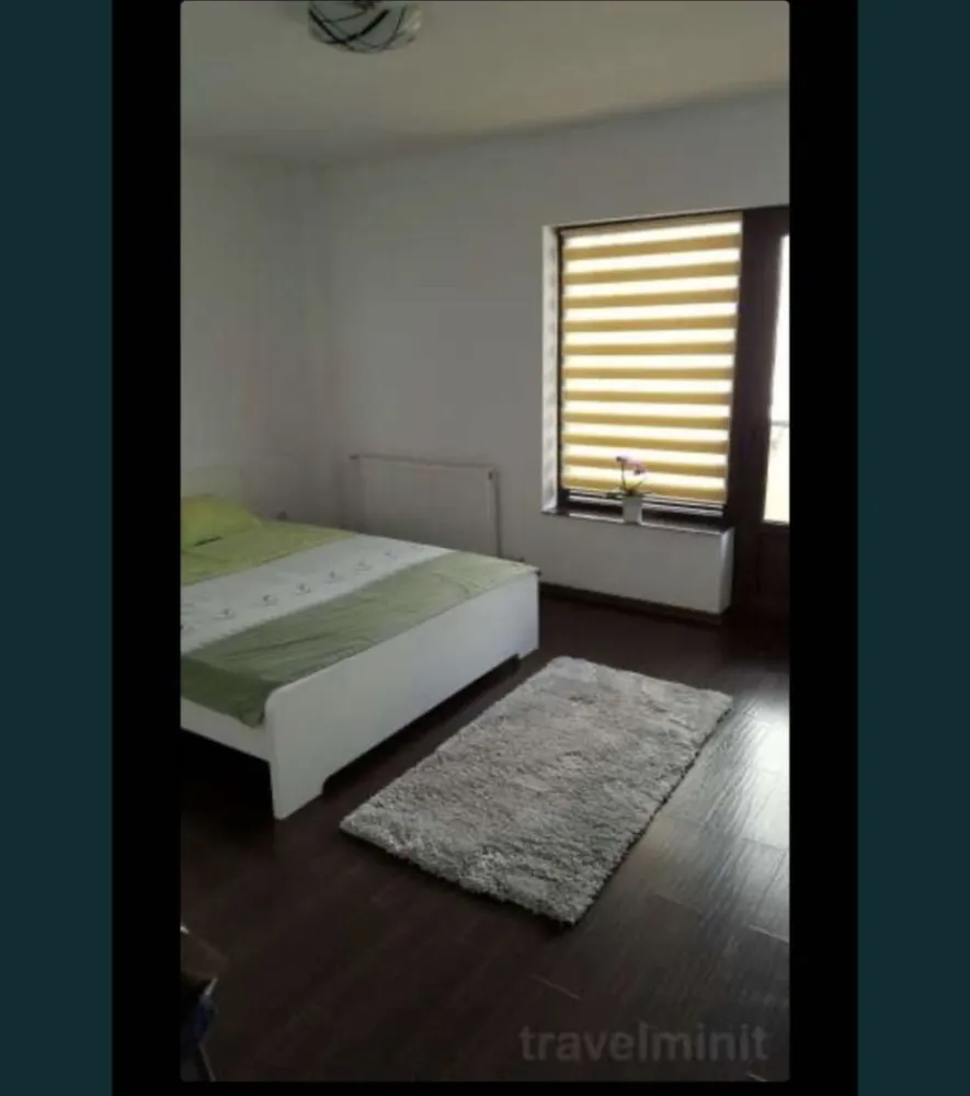 Apartament 2 c Faleza Nord - Apartamentul este pe strada Muncel cartier Faleza Nord ,la o distanță mica de plaja, este la etajul 1 al unui bloc de 3 etaje, bloc nou construcție 2015. Se vinde mobilat și utilat( plita, cuptor, mașina de spalat, ac, frigider, microunde). Este compus din 2 camere semidecomandat ( suprafața 55mp) , 2 balcoane ( unul închis cu tâmplărie termopan noua celălalt neinchis) , baia are cabina de dus.