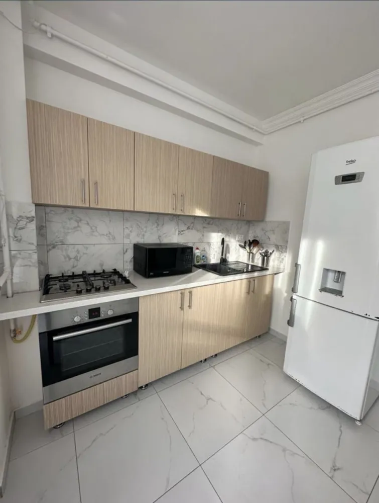 Vand apartament-zona Energia - Proprietar Vand apartament de 2 camere situat in Constanta zona energia intr-un bloc nou avand o suprafata de 60 mp cu balcon Apartamentul este mobilat Centrala proprie pe gaz Loc de parcare privat
