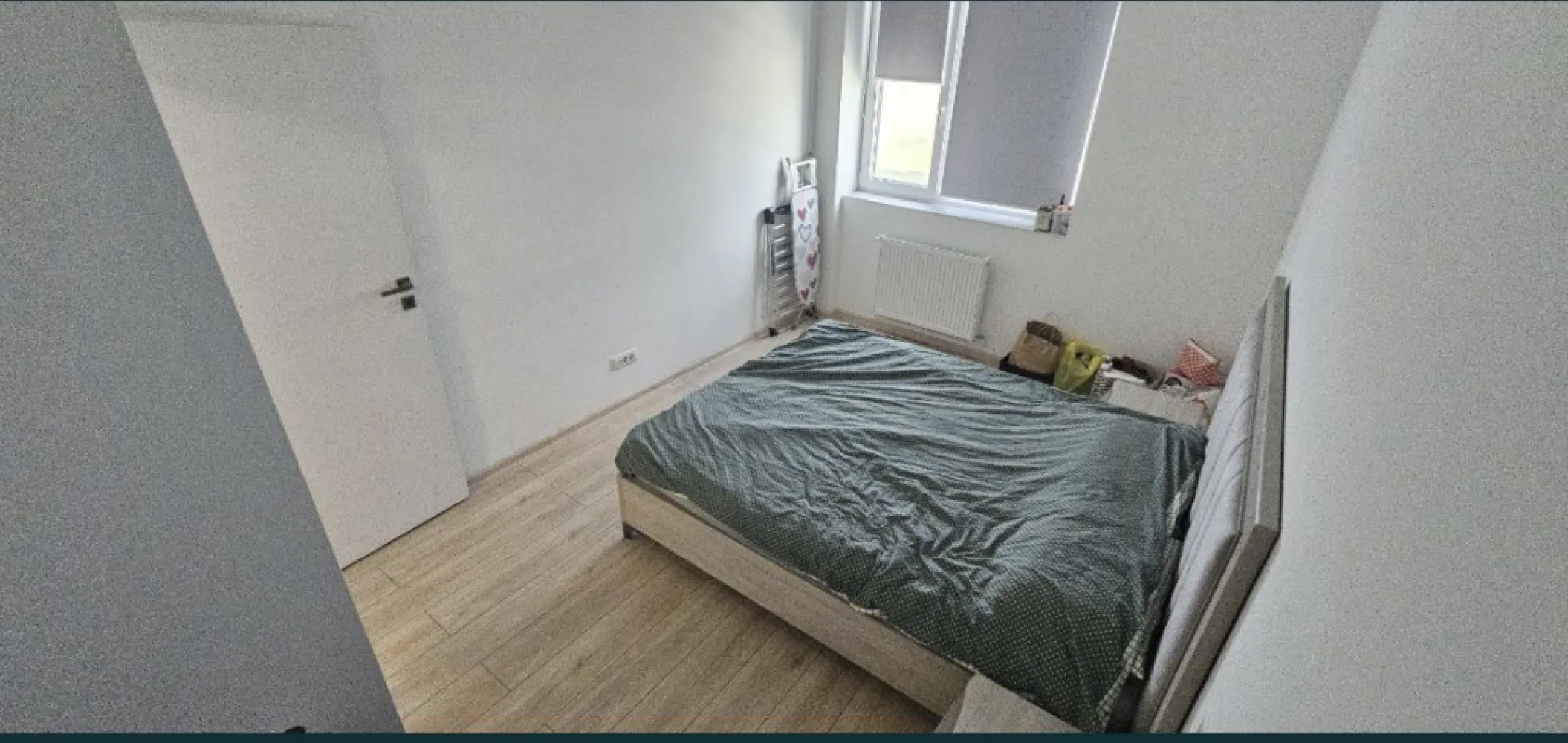Ap 2 camere - Vand apartament de 2 camere 57mp, situat la etajul 10 al unui bloc finalizat in 2022 de 12 nivele. Imobilul se vinde mobilat si utilat asa cum se prezinta in poze. Proprietatea detine centrala termica pe gaz. Ca locatie se gaseste in complexul NOVOPOLIS, IC BRATIANU 284 C. Se ofera si loc de parcare in incinta blocului. Blocul este prevazut cu doua lifturi si generatoare de curent. Pentru mai multe informatii 0721 944 451