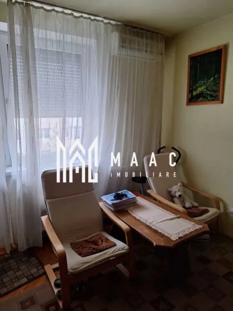 Apartament 3 Camere I Semidecomandat I Cedonia - Apartament funcțional și bine întreținut, situat în zona Cedonia, cu o suprafață utilă de 48 mp, poziționat la etajul 4 din 4.

Caracteristici principale:
Compartimentare semidecomandată: living, 2 dormitoare, bucătărie, baie, hol
Balcon
Complet mobilat și utilat – ideal pentru mutare imediată sau investiție
Etaj 4/4 – vedere deschisă, lumină naturală abundentă
Disponibil imediat

Apartamentul este situat într-o zonă bine cotată, cu acces rapid la mijloace de transport, magazine și școli. Ideal pentru locuit sau pentru închiriere.

Pentru mai multe informații și vizionări:ID: CP2581630