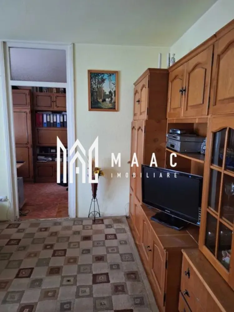 Apartament 3 Camere I Semidecomandat I Cedonia - Apartament funcțional și bine întreținut, situat în zona Cedonia, cu o suprafață utilă de 48 mp, poziționat la etajul 4 din 4.

Caracteristici principale:
Compartimentare semidecomandată: living, 2 dormitoare, bucătărie, baie, hol
Balcon
Complet mobilat și utilat – ideal pentru mutare imediată sau investiție
Etaj 4/4 – vedere deschisă, lumină naturală abundentă
Disponibil imediat

Apartamentul este situat într-o zonă bine cotată, cu acces rapid la mijloace de transport, magazine și școli. Ideal pentru locuit sau pentru închiriere.

Pentru mai multe informații și vizionări:ID: CP2581630