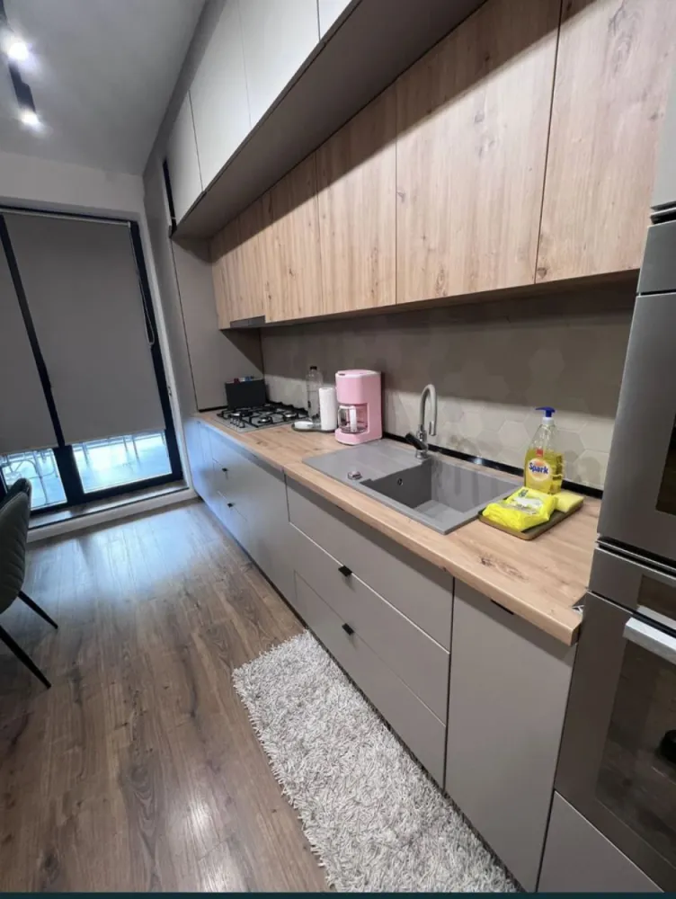 Apartament 2 camere plus tera de 50 m tomis park - Va propun spre vanzare un apartament cu 2 camere plus terasa de 50 m in proprietate, mobilat utilat lux, la Tomis Park, vis a vis de euromaterna, etajul 1 din 8, centrala pe gaze, aer conditionat, mobilat utilat lux, acte in regula pentru vanzare,