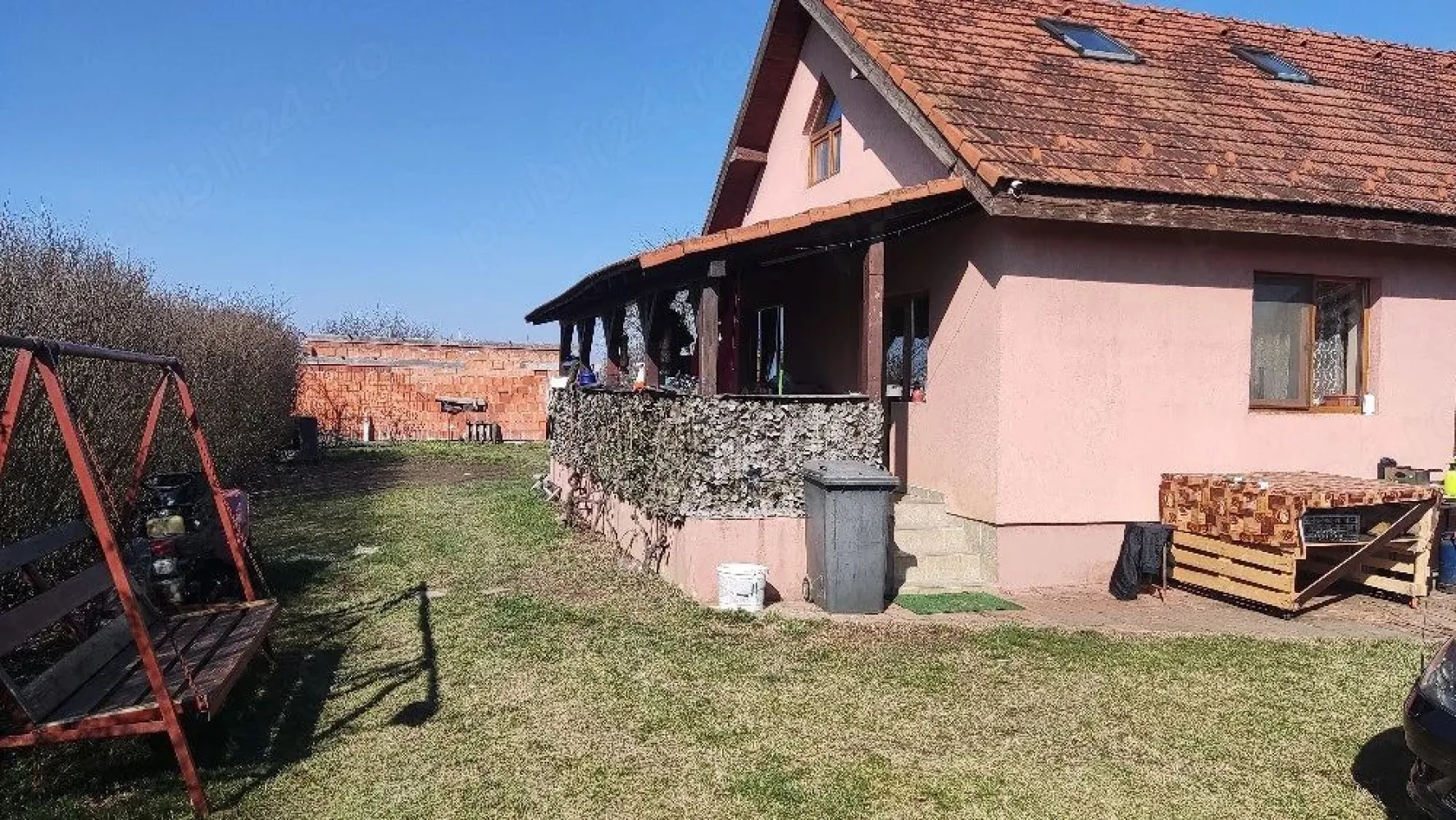 BRASADAS vinde casa cu teren 10 ari in zona Odoreului. - Agentia imobiliara BRASADAS vinde casă in cartierul Iris zona Odoreului cu 10 ari teren gard viu gazon o construcție căsuță de vară neterminată construcție sub nume anexe gospodărești teren momental extravilan casă complet mobilată și utilată.
Se accepta și unele schimburi plus diferentă.
Www.brasadas.com.
