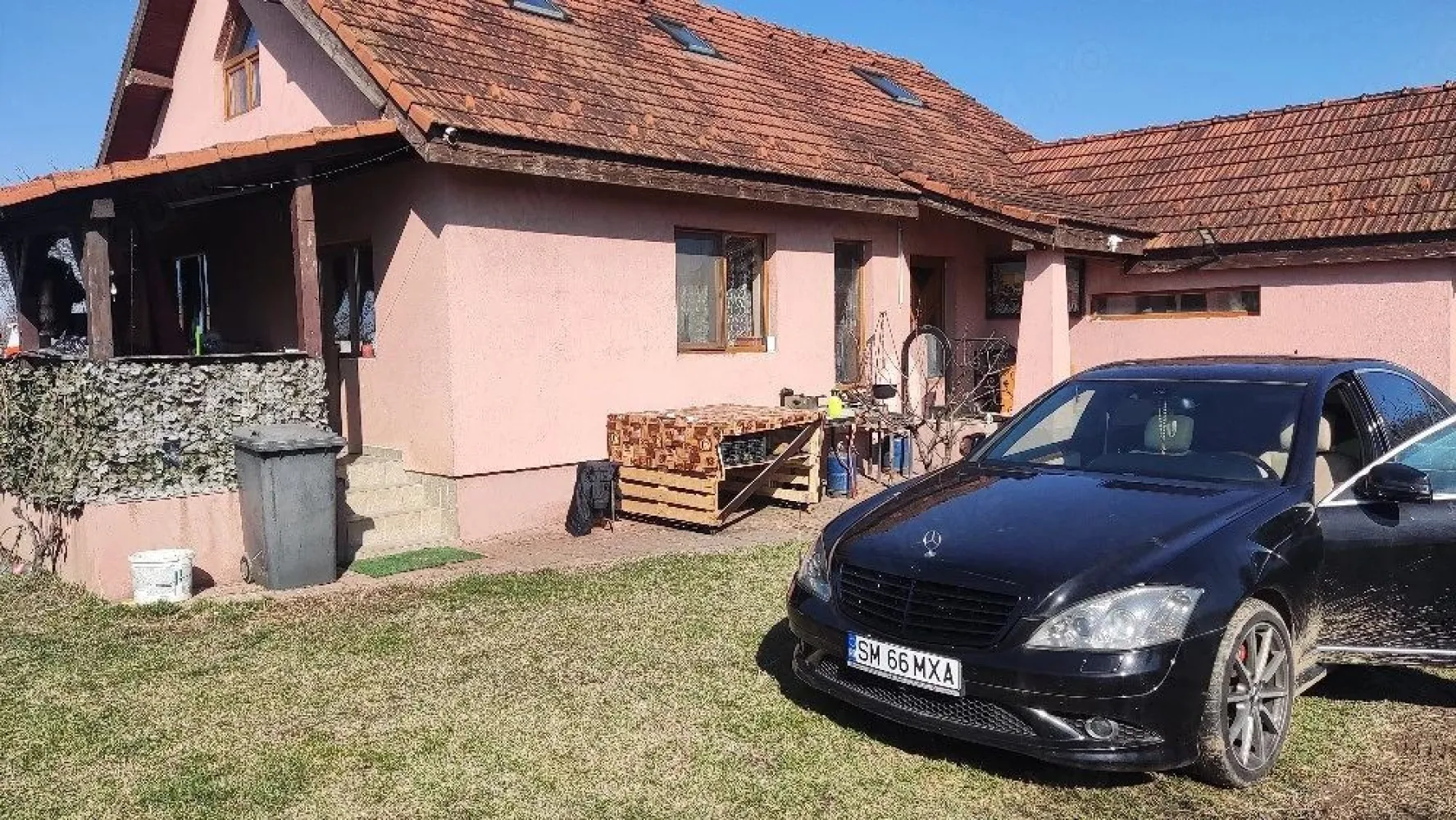 BRASADAS vinde casa cu teren 10 ari in zona Odoreului. - Agentia imobiliara BRASADAS vinde casă in cartierul Iris zona Odoreului cu 10 ari teren gard viu gazon o construcție căsuță de vară neterminată construcție sub nume anexe gospodărești teren momental extravilan casă complet mobilată și utilată.
Se accepta și unele schimburi plus diferentă.
Www.brasadas.com.