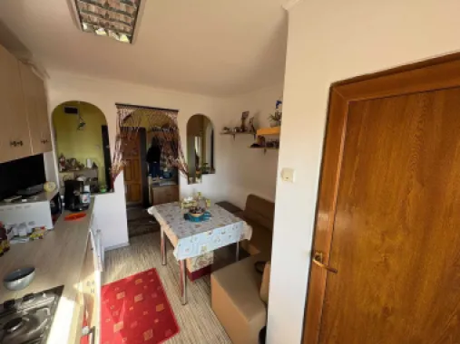 BRASADAS vinde ap 2 cam etaj 4/4 in Carpați 2.