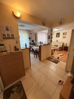 BRASADAS vinde ap 3 camere etajul 2/4 pe Careiului