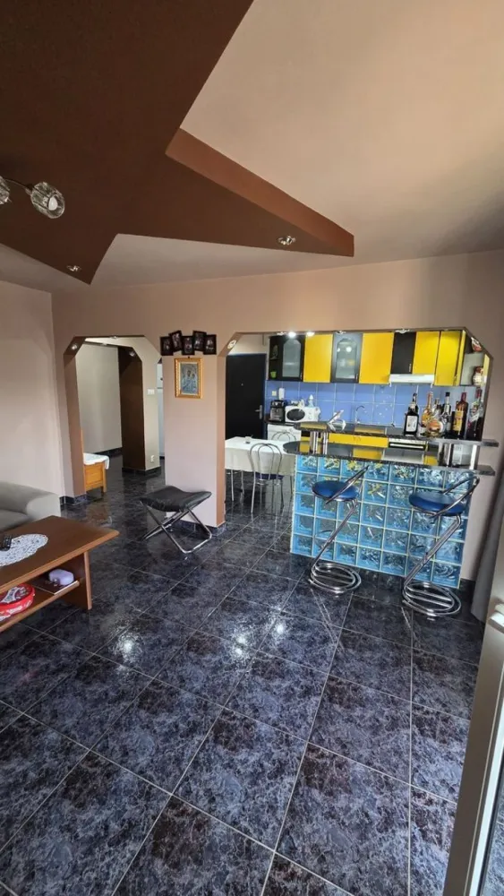 BRASADAS vinde ap 4 cam in Micro 16. - Agentia imobiliara BRASADAS vinde apartament cu 4 camere 116 mp. in Micro 16 complect utilat mobilat compus din 4 camere bucătărie 2 bai balcon beci,parcare de eesedinta.
Www.brasadas.com.