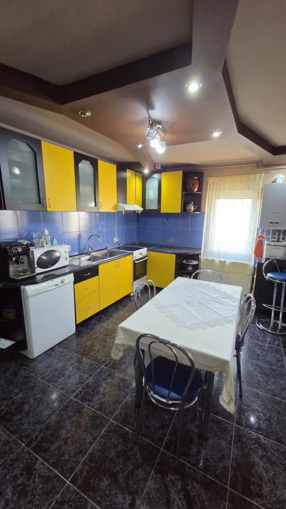 BRASADAS vinde ap 4 cam in Micro 16. - Agentia imobiliara BRASADAS vinde apartament cu 4 camere 116 mp. in Micro 16 complect utilat mobilat compus din 4 camere bucătărie 2 bai balcon beci,parcare de eesedinta.
Www.brasadas.com.