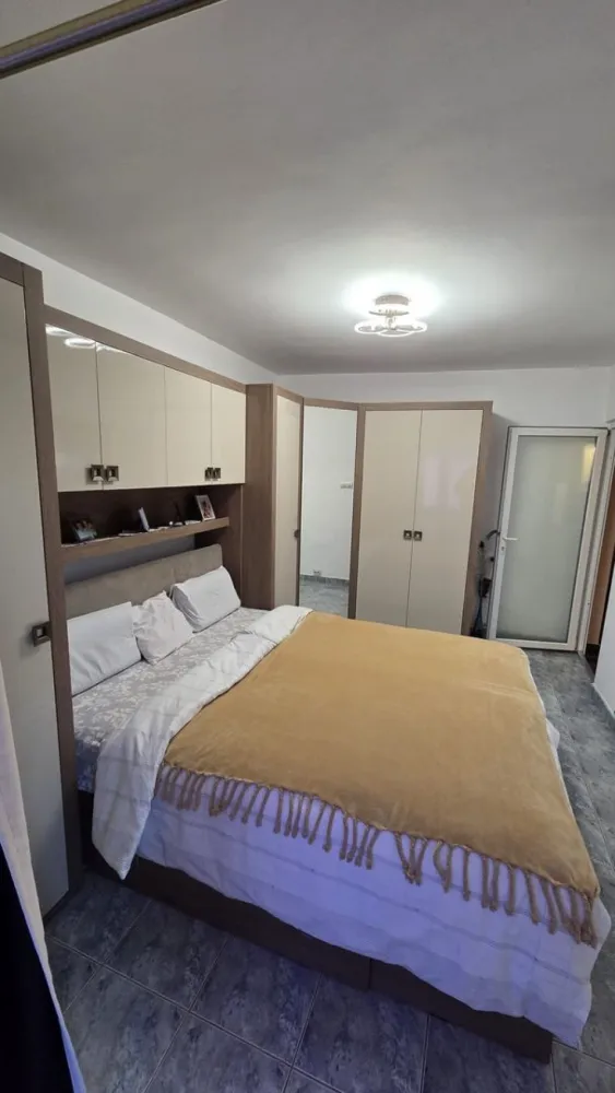 BRASADAS vinde ap 4 cam in Micro 16. - Agentia imobiliara BRASADAS vinde apartament cu 4 camere 116 mp. in Micro 16 complect utilat mobilat compus din 4 camere bucătărie 2 bai balcon beci,parcare de eesedinta.
Www.brasadas.com.
