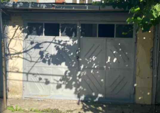 BRASADAS vinde ap cu 3 cam și garaj Piata Mare.