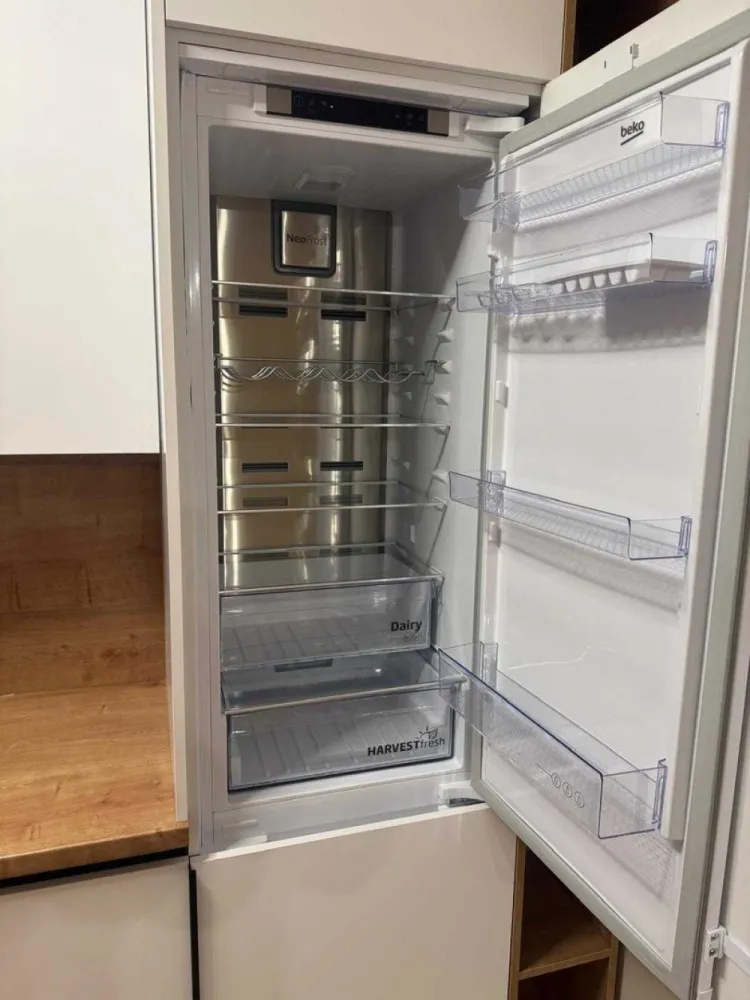 BRASADAS vinde ap finisat, mobilat 2 cam cu loc parcare. - Agentia Imobiliara BRASADAS vinde apartament cu doua camere la etajul 1 in zona Baritiu, finisat, mobilat (dormitor, bucatarie, mobila hol) cu parcare inclusa pe CF separat. 

- parchet multistrat Barlinek
- ⁠AC cu inverter Mitsubishi
- ⁠masina de spalat Whirlpool
- ⁠masina uscat Whirlpool
- ⁠mobilier hol electrocasnice incorporate
- ⁠sifonier dormitor
- ⁠pat dormitor+saltea
- ⁠noptiera
- ⁠baie finisata
- ⁠lustre iluminat, dimabil in dormitor.
- ⁠centrala buderus
- ⁠termostat salus wi-fi