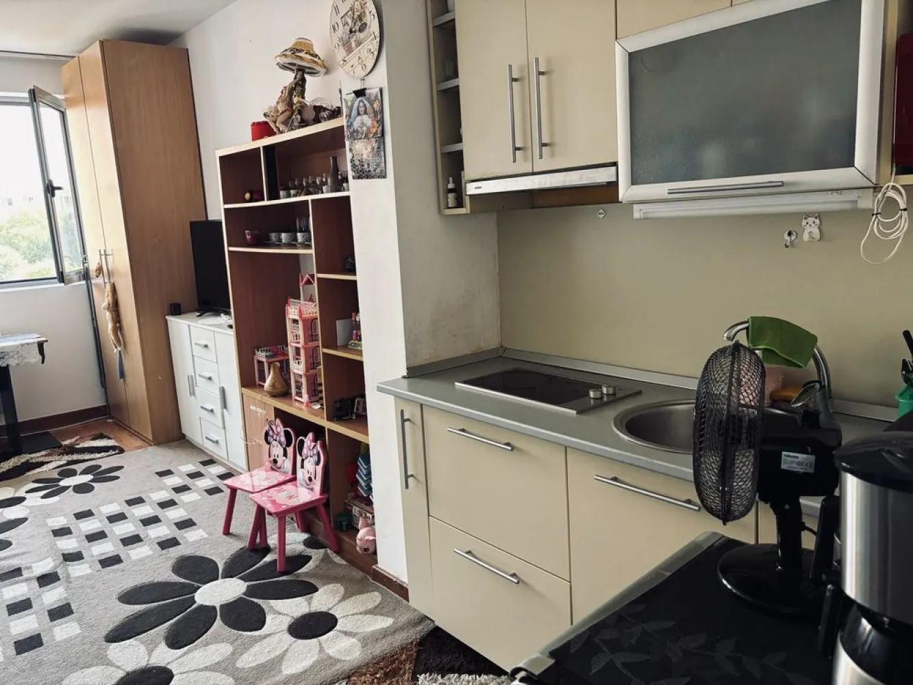 BRASADAS vinde ap 2 cam pe Closca etaj 2. - Agentia Imobiliara BRASADAS vinde apartament cu 2 camere, situat la etajul 2.
Se vinde mobilat parțial și complet utilat. 
Hol cu acces la baie și dormitor. 
Bloc construit după 2008. 
Liber de sarcini - ideal prin credit.
Www.brasadas.com.