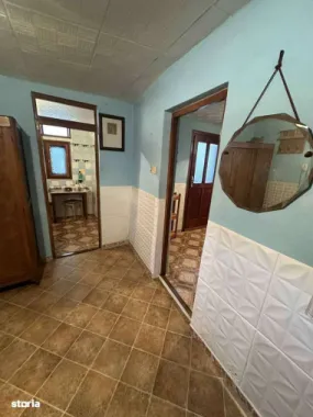 Casă de vânzare cu posibiliate de renovare/dezvoltare