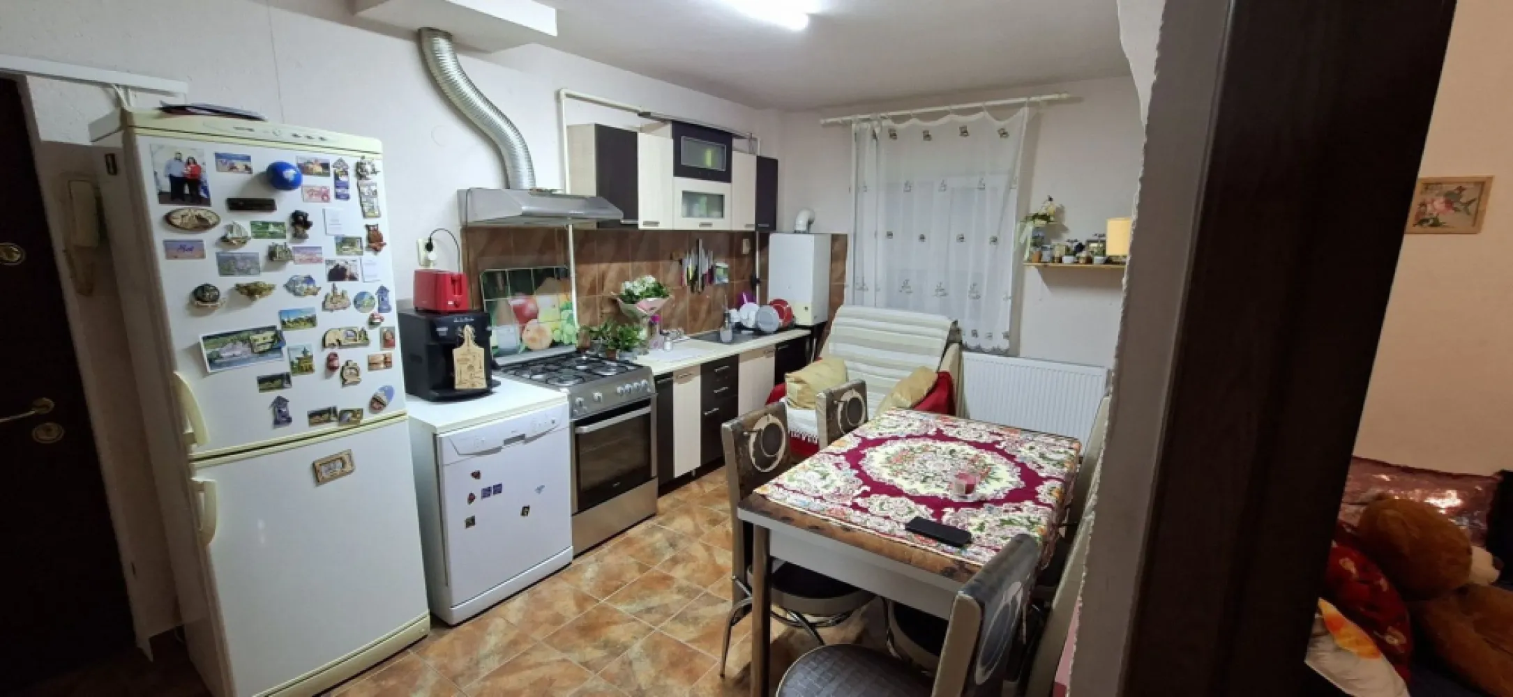 BRASADAS vinde ap 2 cam etaj 2 pe Botizului. - Agentia Imobiliara BRASADAS vinde apartament semidecomandat cu 2 camere situat pe str. Botizului la etajul 2/4 cu o suprafață de 60mp.
Www.brasadas.com.