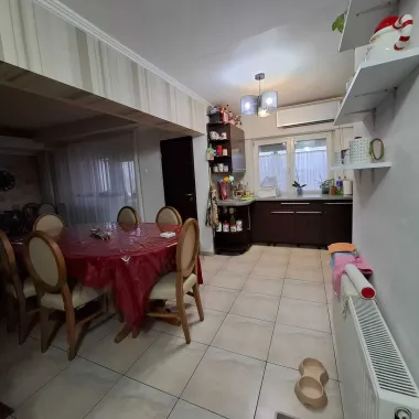 BRASADAS vinde ap cam etaj 2 in zona Avram Iancu.