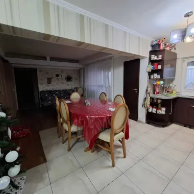 BRASADAS vinde ap cam etaj 2 in zona Avram Iancu.