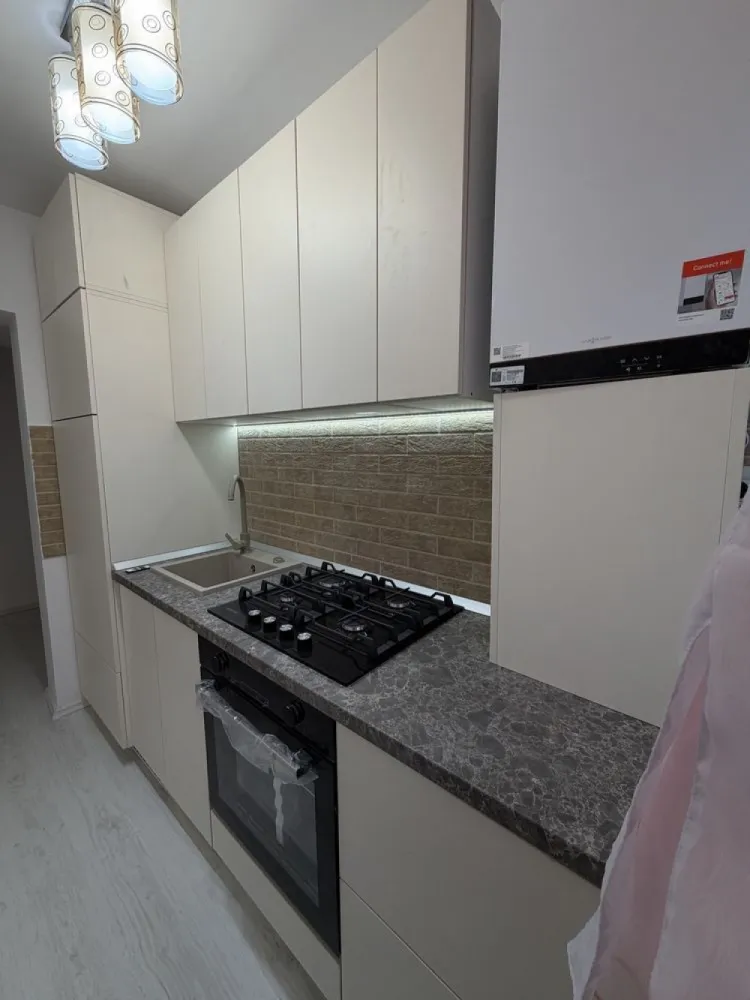 BRASADAS vinde ap 2 cam etaj 4/4 - Zona Micro 15.