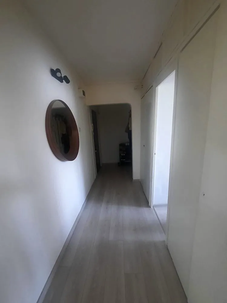 BRASADAS vinde ap 2 cam etaj 4/4 in Micro 16. - Agentia Imobiliara BRASADAS vinde apartament cu 2 camere la etajul 4/4 in Micro 16.
Recent renovat
Spațios
In apropiere de supermarket, Scoala , grădinița, parc
Zona, bloc liniștit.
Www.brasadas.com.