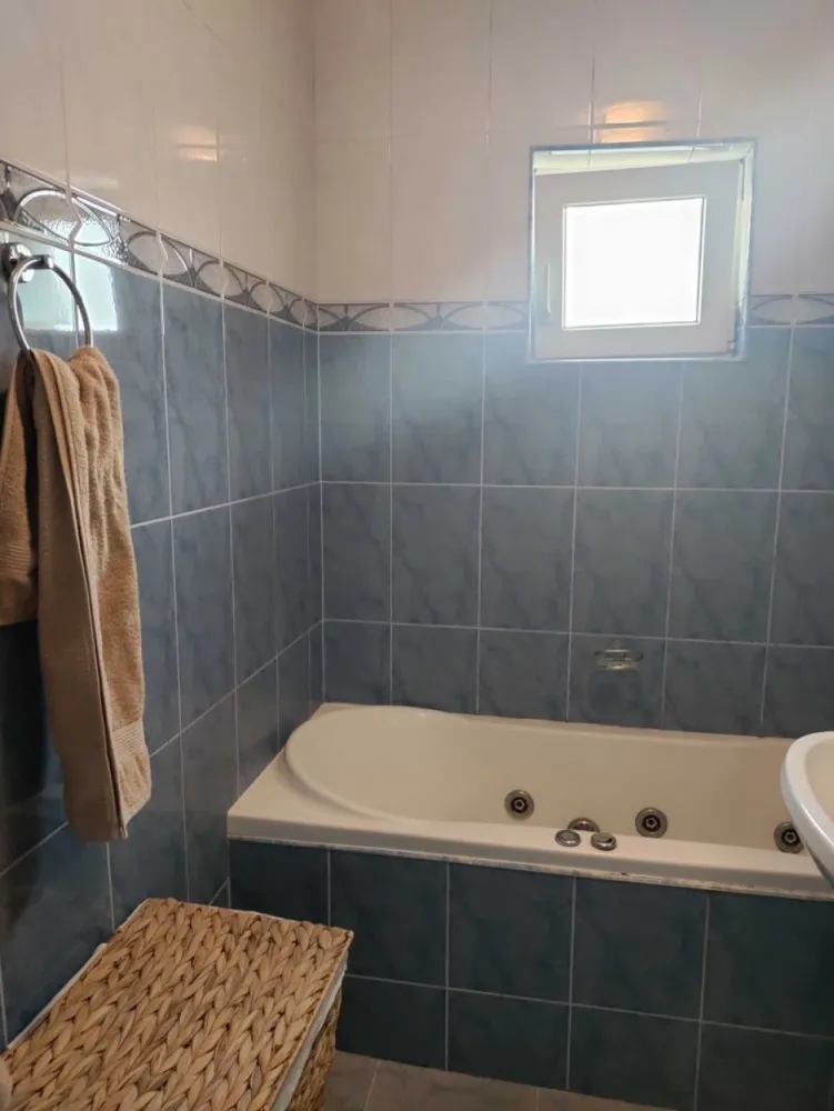 BRASADAS vinde ap 3 cam etaj 6 Careiului Micro 16. - Agentia Imobiliara BRASADAS vinde apartament cu 3 camere, semidecomandat, strada Careiului, etj.6, cu 2 bai, parchet, gresie, faianta, incalzire centrala, balcon mare. 
Apartamentul este pozitionat aproape de centrele comerciale, scoala, piata.
Www.brasadas.com.