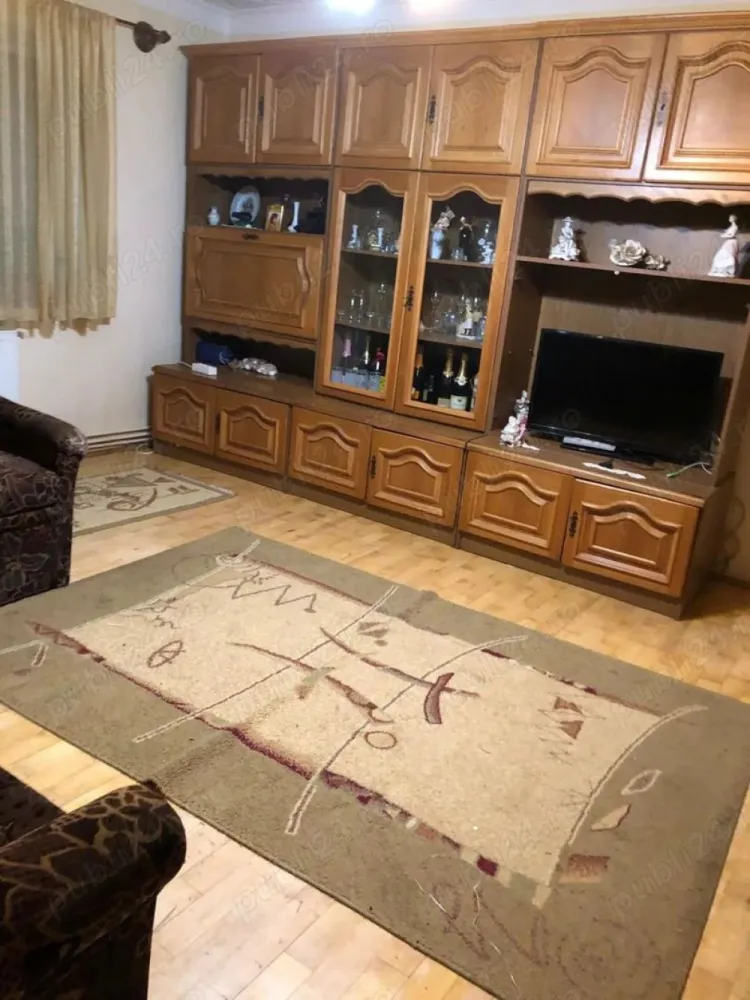 BRASADAS vinde ap 2 cam la PARTER in Micro 16. - Agentia Imobiliara BRASADAS vinde apartament cu doua camere la parter in Micro16 
Localizare excelenta zona linistita aproape de parc, scoala, gradinita, magazine Apartamentul este compus din doua camere, bucatarie, hol, baie, debara dispune si de un beci generos. Se vinde mobilat utilat 
Www.brasadas.com.