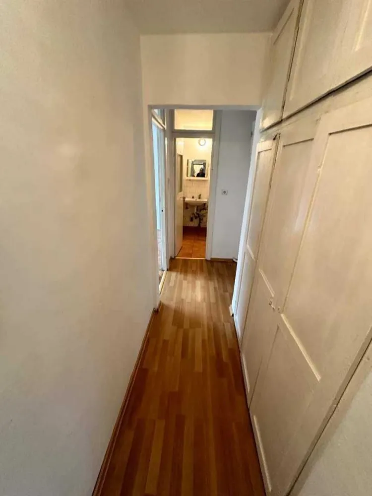 BRASADAS vinde ap 4 cam etaj 3/4 Micro 16. - Agentia Imobiliara BRASADAS vinde apartament cu 4 camere in Micro 16 la etajul 3/4 decomandat cu 2 bai, 2 balcoane, bucatarie mare, centrala, usa de siguranta. 
Www.brasadas.com.