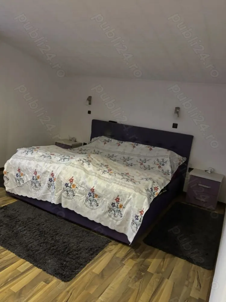 Vând casă zona Micro 17 - Vând casă zona Micro 17 ,compusă din P+M
La parter :hol,living,baie ,bucătărie ,cămară ,sală de mese 
La etaj : hol,4 camere ,baie ,plus o cameră cu baie cu intrare separată din curte ! 
Casa mai deține :garaj ,loc pentru centrala pe lemne,lemnărie,beci . Încălzirea se poate realiza atât pe gaz cat și pe lemne.
Casa nu are acces auto în curte! 
Casa necesită mici investiții ,acceptăm și schimb cu apartament plus diferență . 
Casa se vinde parțial mobilată .
Prețul este negociabil !
