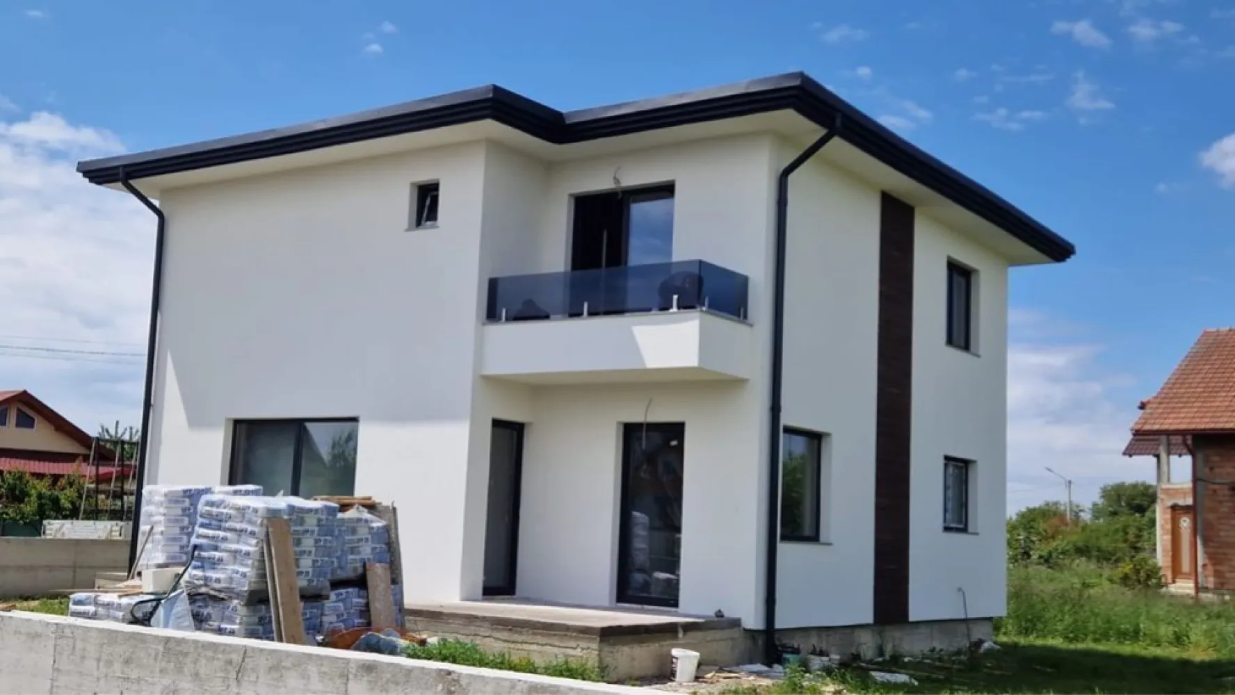 Casa de Vanzare Demo! - Casa situata in Paulesti,strada Brandusa.
Casa este in stadiul de construire si va fi finalizata in scurt timp.
Suprafața terenului 700 mp,suprafață construită 190 mp,front 35 ml
Utilități:apa,gaz,curent
Pentru mai multe informatii in privat!