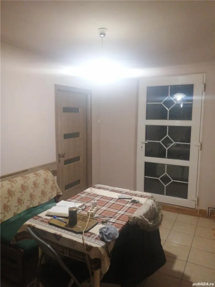 BRASADAS vinde casa din cărămidă cu 2 cam. zona Baritiu. - Agenția imobiliara BRASADAS vinde casa din cărămidă, 120mp utili, acoperișul schimbat recent,uși noi, an construcție 2002.3 camere, 2 băi, beci, balcon. Parter gresiat, etajul cu parchet laminat.Fără teren, acces prin servitute de trecere prin act notarial. Centrală pe gaz,izolată 10 cm,termopane. Zona lac Cubic - Baritiu.
www.brasadas.com