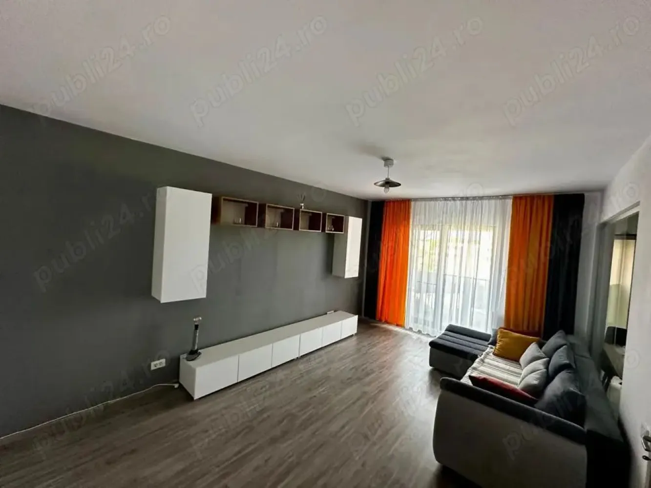 Apartament 2 camere decomandat in Giulesti Complex Aqua City - Apartament 2 camere decomandat in Giulesti Sector 6, Complex Aqua City

Vand apartament 2 Camere, din 2022 in complexul Aqua City situat in Giulesti, Sector 6.- Direct Proprietar.

Apartamentul este situat la etajul 4 11 cu o suprafata utila de 52,51mp si logie- 3,43mp, avand o suprafata totala de 55,94mp.

Apartamentul se vinde mobilat, ca in poze, mai putin Canapeaua 

Apartamentul dispune de Centrala pe gaz, Aer Conditionat

Acces facil la mijloace de transport, langa complex se afla statia de tramvai ( 11 si 44 ) si statia de autobuz ( 162, 163).

Pentru mai multe detalii si vizionari: