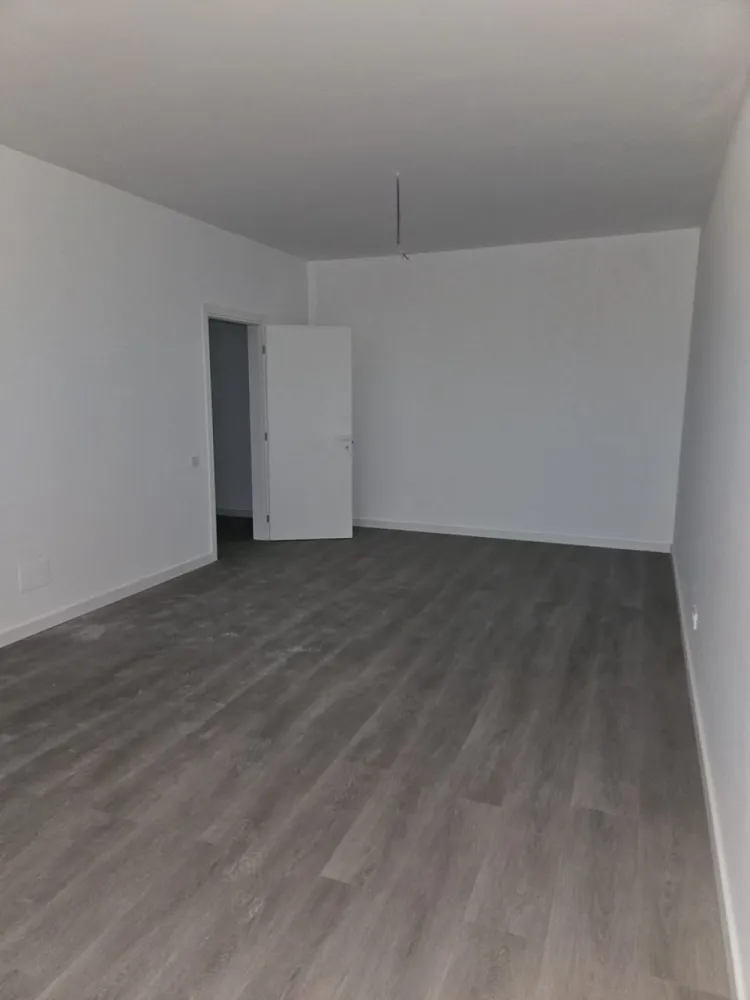 2 camere Lujerului Exigent Plaza Residence 65 mp - Apartament 2 camere Exigent Plaza Residence faza 5, finisat complet, gata de mobilat.
- metrou Lujerului 12-15 min în funcție de mers 
- etaj 11/11, fara vecini deasupra, vedere pe curtea interioară, liniște
- încălzire în pardoseală
- uși Pinum masive 
- parchet 
- sanitare instalate 
- living imens de 26 mp
- bucătărie 9 mp
- hol mare cu loc special pentru dressing
- vedere spre vest, foarte luminos
Vizionari oricând.