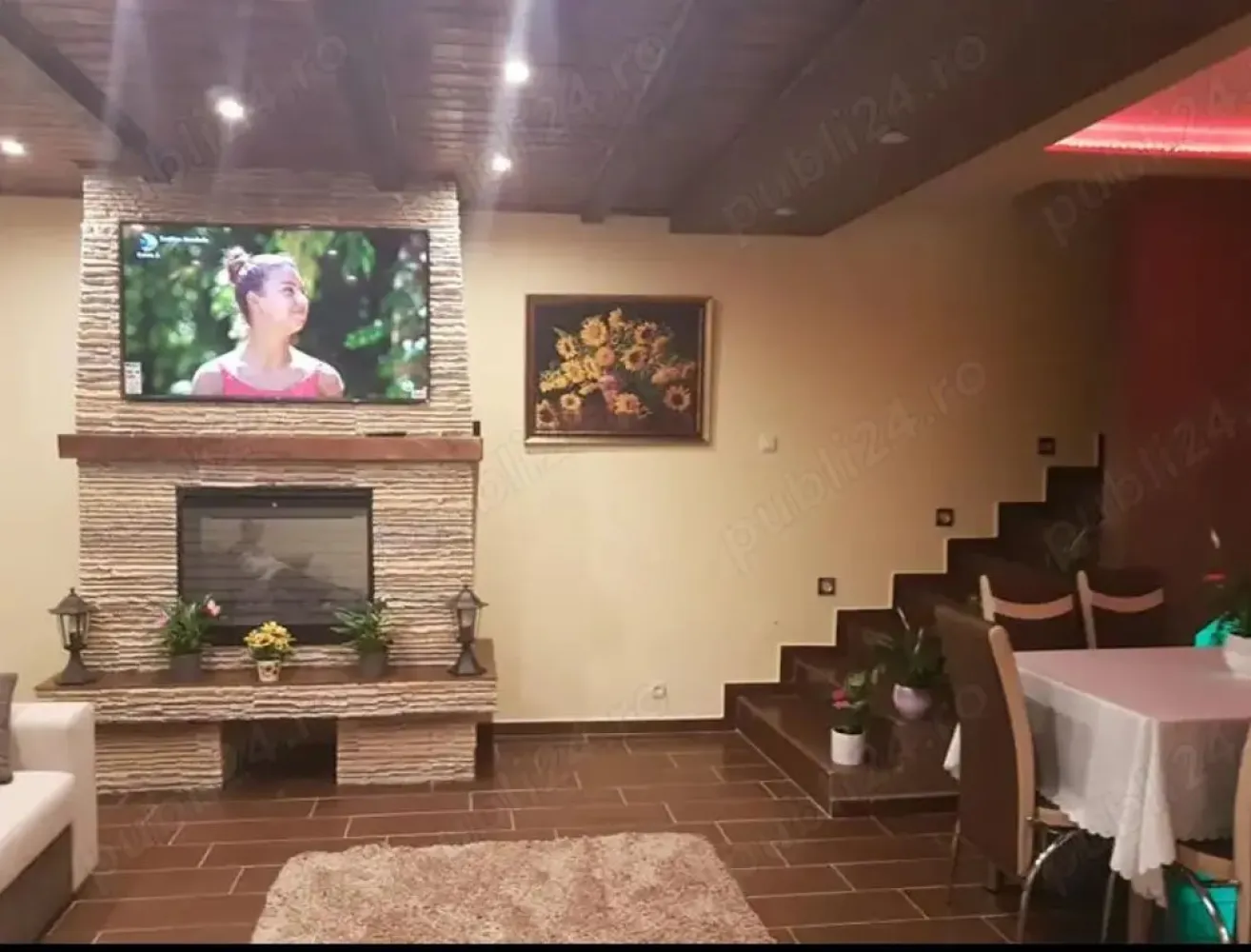 Casa de vânzare -confort, spațiu și relaxare ,Satu Mare,str Amurgului - Vă propunem spre vânzare o casă spațioasă, perfectă pentru o familie care își dorește intimitate, confort și facilități moderne, 

Detalii proprietate:

 2 dormitoare 
 2 dressinguri generoase
 2 băi la etaj
 Living primitor la parter
 Bucătărie complet utilată
 Cămară practică
 1 baie la parter
 Terasă mare de 40 mp ideală pentru relaxare în aer liber
 Garaj dublu
 Jacuzzi din fibră de sticlă
 Saună pentru momente de răsfăț și relaxare
 Curte verde loc perfect pentru grădinărit, joacă sau petrecerea timpului în natură
 Proprietatea este ideală pentru cei care vor un stil de viață modern, într-un spațiu complet funcțional.Anul construcției 2019.Teren 517 mp

 Pentru mai multe informații sau vizionare, nu ezitați să mă contactați în privat!