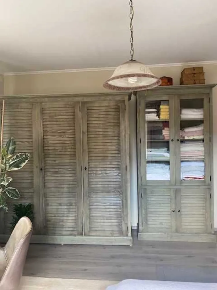 BRASADAS vinde casa tip duplex in zona Closca. - Agenția imobiliara BRASADAS vinde casa tip duplex compusa din 4 camere, 2 bucatarii, 2 bai + anexe, partial mobilat.
Rcordata la utilitati : apa, gaz, curent.
Suprafata totala 608 mp.
Www.brasadas.com.