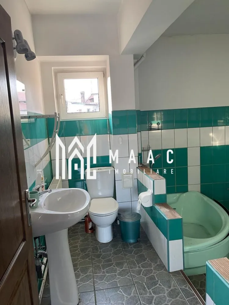 Casa individuala | P+2+M | 330 MP | Zona Centrala - MAAC Imobiliare va prezinta o casa ideală pentru investiție, în regim hotelier, închiriere pe termen lung sau locuință multifamilială. Casa este dispusă astfel: Parter, Etaj 1, Etaj 2 și Mansardă, cu aproximativ 90 mp utili pe fiecare nivel cu suprafata utila de 330 mp in zona Centrala a Sibiului.

Caracteristici:
Tip proprietate: Casă individuală
Regim de înălțime: Parter + Etaj 1 + Etaj 2 + Mansardă
Suprafață utilă: 330 mp
An construcție: 2000 (extindere realizată pe fundația unei case vechi)
Curte: Comună, situată în partea din spate a imobilului

Compartimentare pe niveluri:
Parter:
3 studiouri individuale, fiecare cu baie proprie
1 studio afectat, necesită renovare 

Etajul 1:
Alte 3 studiouri, complet funcționale
Potențial ridicat de închiriere în regim hotelier sau Airbnb

Etajul 2:
Living, dormitor, 2 băi

Mansardă:
2 camereluminoase, 1 baie
Accesul se face direct din Etajul 2, nivelurile fiind interconectate.

Puncte forte ale proprietății:
Amplasare centrala cu acces facil către toate punctele de interes
Toate utilitățile disponibile

Pentru mai multe detalii precizati telefonic ca ati vazut anuntul cu ID: CP2574850