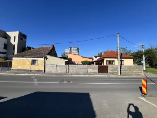 BRASADAS vinde 2 case cu teren 7 ari în zona CENTRALA.