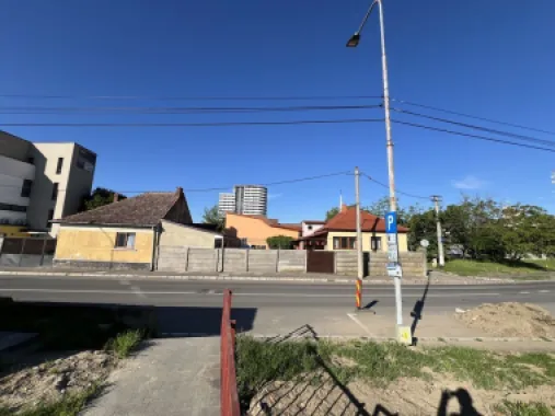 BRASADAS vinde 2 case cu teren 7 ari în zona CENTRALA.