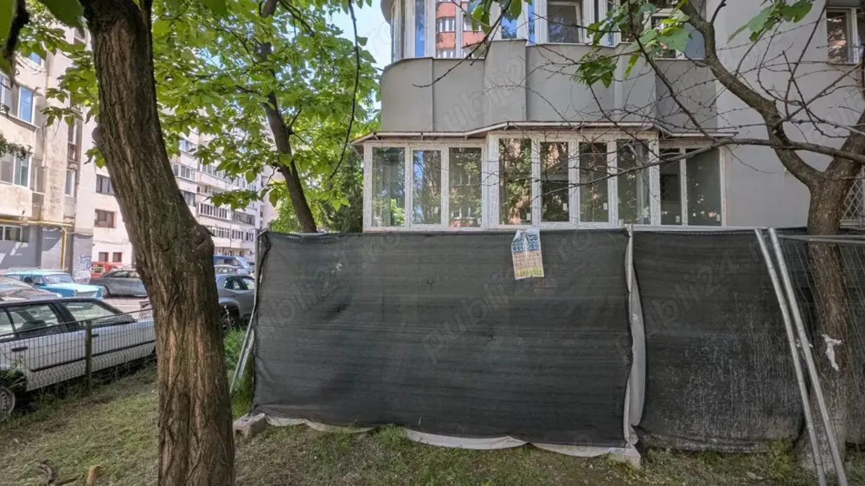 Proprietar închiriez spațiu comercial - Proprietar închiriez spațiu comercial în zona Nerva Traian pe strada Panait Cerna Nr 1 bl M 52 la parter. Intrarea se face separat prin exteriorul clădirii. Ideal pentru salon masaj dar și pentru alte activități. Detaliile legate de suprafață, intrare le găsiți în poză atașată. Persoana de contact Iulian.
