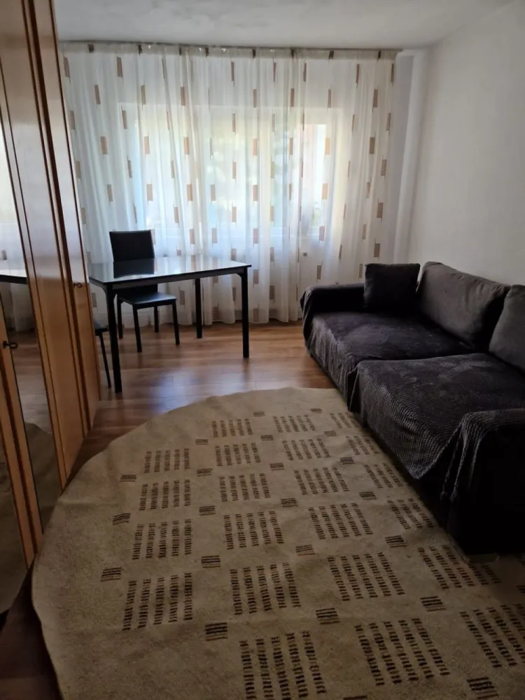 BRASADAS vinde apartament 4 camere Mănăștur - BRASADAS propune spre vanzare apartament 4 camere in Mănăștur, decomandat, etaj 1/4 suprafață 80 mp.
Apelati cu incredere pentru vizionare.