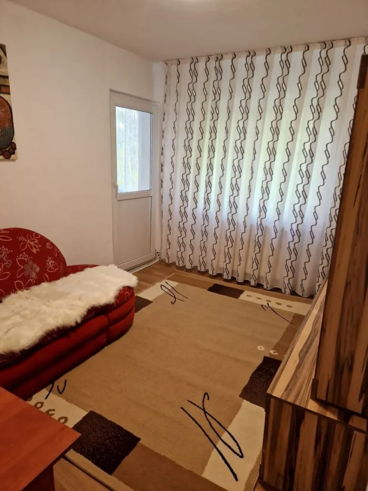BRASADAS vinde apartament 4 camere Mănăștur - BRASADAS propune spre vanzare apartament 4 camere in Mănăștur, decomandat, etaj 1/4 suprafață 80 mp.
Apelati cu incredere pentru vizionare.