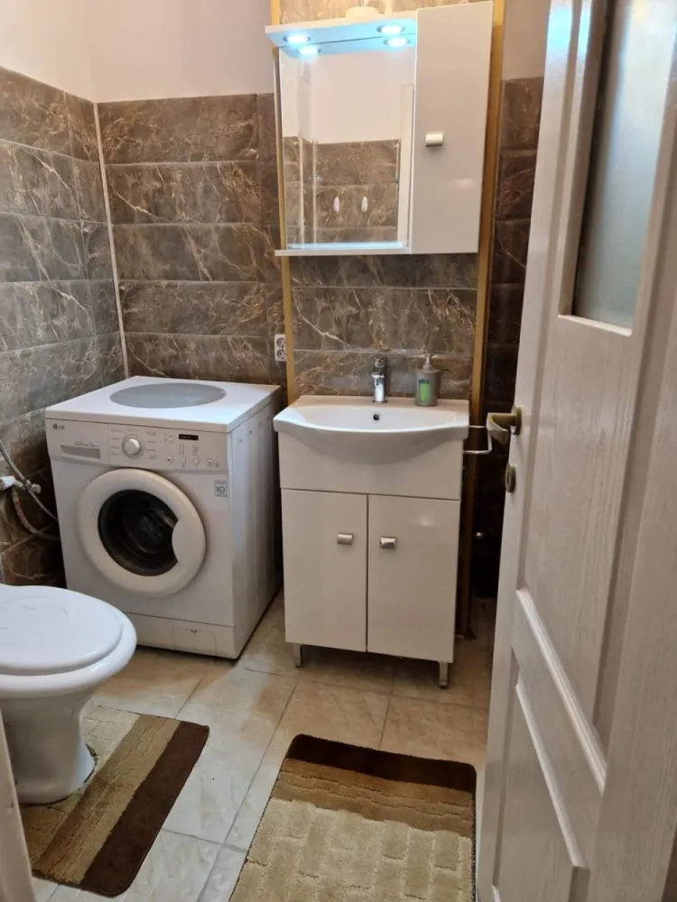 BRASADAS vinde apartament 4 camere Mănăștur - BRASADAS propune spre vanzare apartament 4 camere in Mănăștur, decomandat, etaj 1/4 suprafață 80 mp.
Apelati cu incredere pentru vizionare.