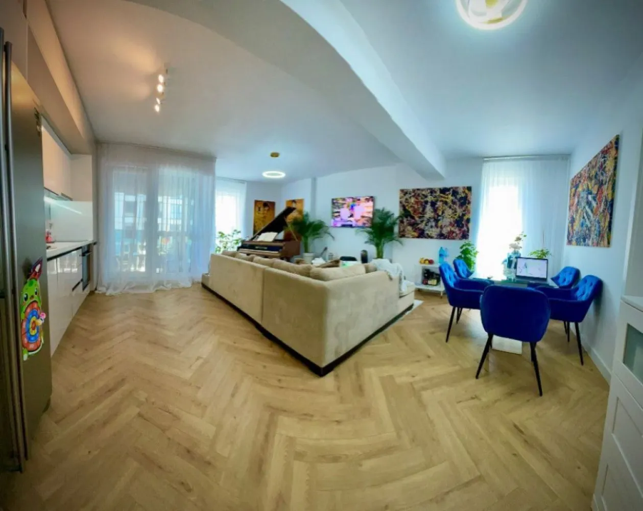 Apartament 3 camere cu terasa si loc de parcare zona Garii Obor - Apartament modern cu 3 camere de vanzare in zona Garii Obor - Baicului, confort, stil și spațiu într-un bloc nou.
Apartamentul se vinde complet mobilat si utilat, are o suprafata utila de 75 mp, terasa are o suprafata de 8 mp, apartamentul se vinde cu un loc de parcare exterior, exista posibilitatea sa fie vandut fara loc de parcare sau mobila , pretul este de 199000 euro negociabil si suntem deschisi la oferte in functie de cum doriti sa-l achizitionati, disponibilitate imediata. 

#Caracteristici cheie:
- Spațiu generos
- Bloc nou
- Design open-space.

#Avantaje suplimentare:
-Centrala proprie.
- Loc de parcare 
- Incalzire în pardoseala.
- Spațiu verde exterior
- Loc de joacă în complex

#Localizare și beneficii:
- Localizare excelentă : Aproape de magazine, școli, transport public - statia de autobuz este situatia fix in fata complexului .
- Finisaje premium
- Ideal pentru familie.
Pentru mai multe detalii, video sau vizionari nu ezitati sa ne contactati la 0787716770.
