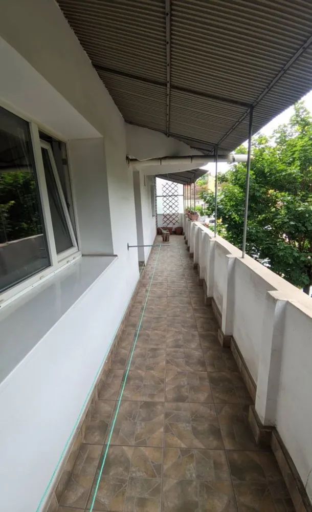 BRASADAS vinde ap 2 cam 62mp et 1/6 Dorobantilor. - Agentia imobiliara BRASADAS vinde apart 2 camere decomandate, Calea Dorobantilor, zona FSPAC, etaj 1/6. 
Apartamentul este compus din: living, dormitor, bucatarie, hol, baie,debara,camara, balcon. Suprafata 62 m.p.+balcon 12 m.p. 
O camera este mobilata clasic, ambele camere au pardoseala din parchet din lemn masiv, bucataria utilata, baia si balconul au pardoseala din gresie. Apartamentul este dotat cu geamuri termopan, centrala termica, izolatie exterioara PLUS parcare cu copertina.
