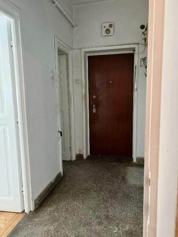 Proprietar - Apartament 2 camere, Baba Novac - Proprietar - vand apartament 2 camere, decomandat, suprafata utila 46,9 mp + logie 3,4 mp + boxa 9,5 mp. Suprafata totala 59,8 mp. 
Apartamentul este situat la parter, an constructie bloc 1957, in curs de reabilitare. Zona linistita, aproape de bulevard, acces facil la mijloacele de transport. Necesita renovare.
Pret 75.000 euro, usor negociabil.