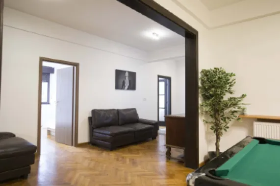 De vanzare Apartament cu 4 camere si dependite- Ultra central- strada sepcari 9