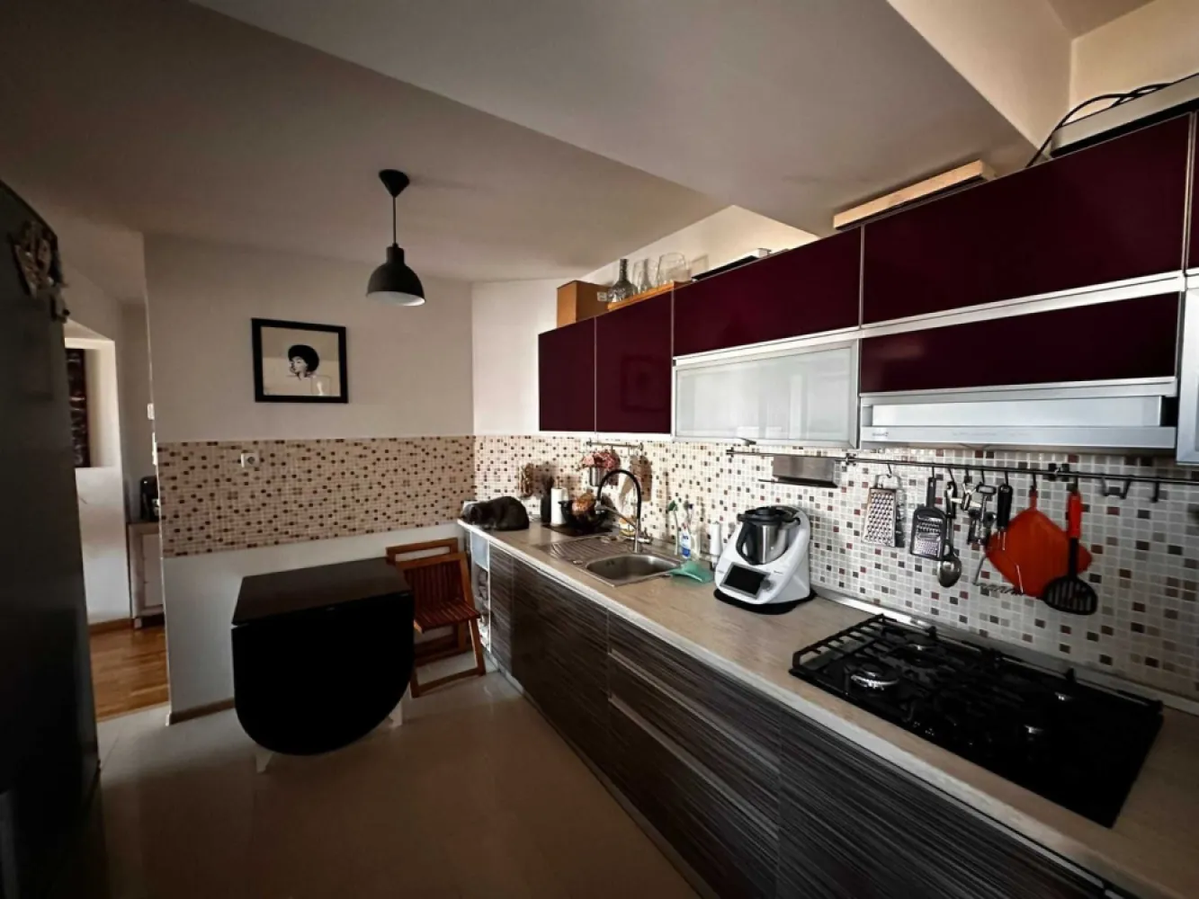 Apartament 3 camere 100 mp Sector 2 , Morarilor - Apartament 3 camere 100 mp utili + loc parcare subteran inclus (se poate vinde si fara loc de parcare) . Pretul este usor negociabil

Apartamentul face parte dintr-un complex format din 4 blocuri.
Facilitati:
-paza
-piscina
-2 saune
-sala fitness