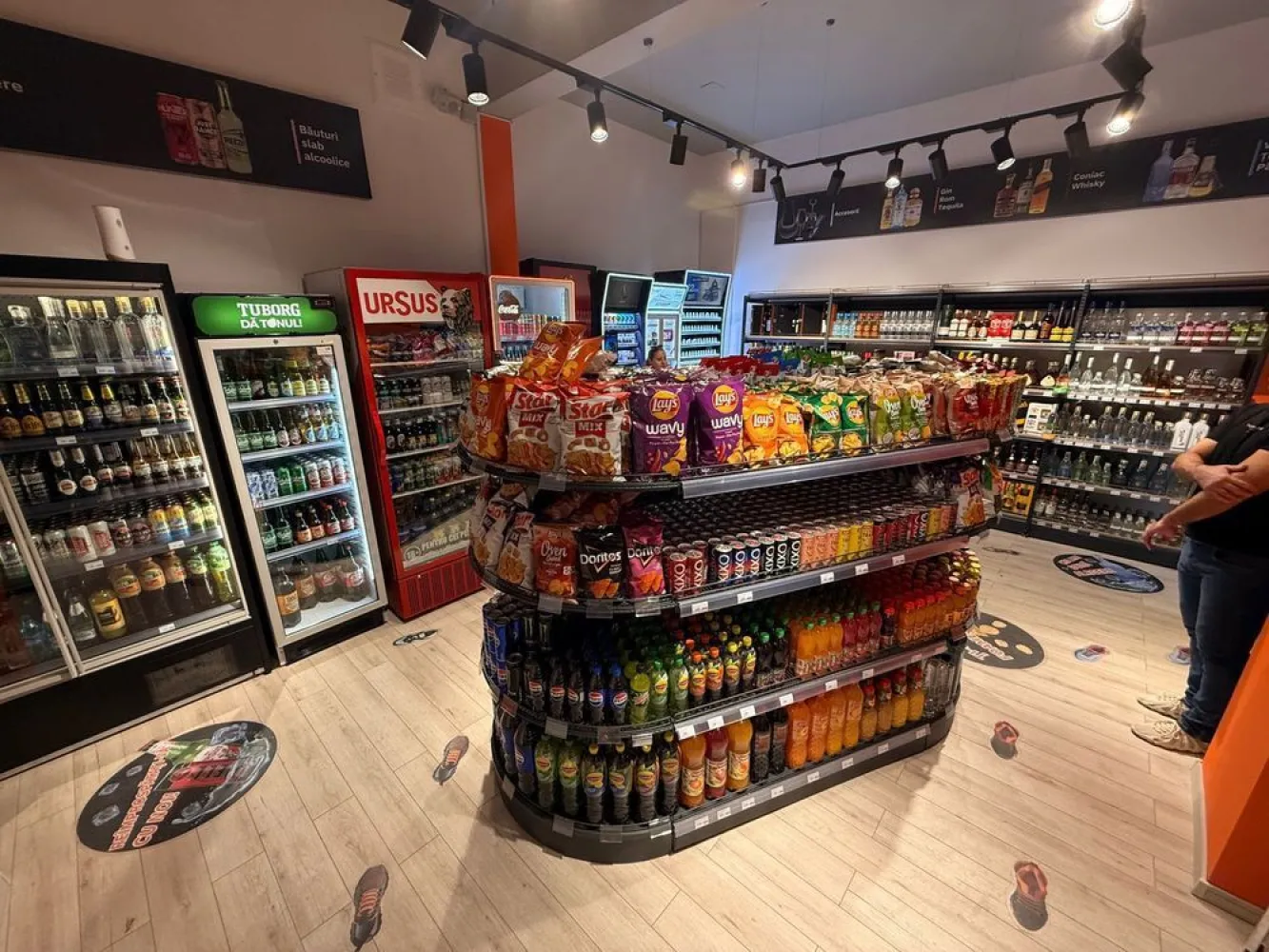 Proprietar Vand Spatiu Comercial Crangasi - Inchiriat la Brooklyn Drinks Store
Complet renovat
60 mp din care 40 mp open space
2 intrari
1800€/luna chirie