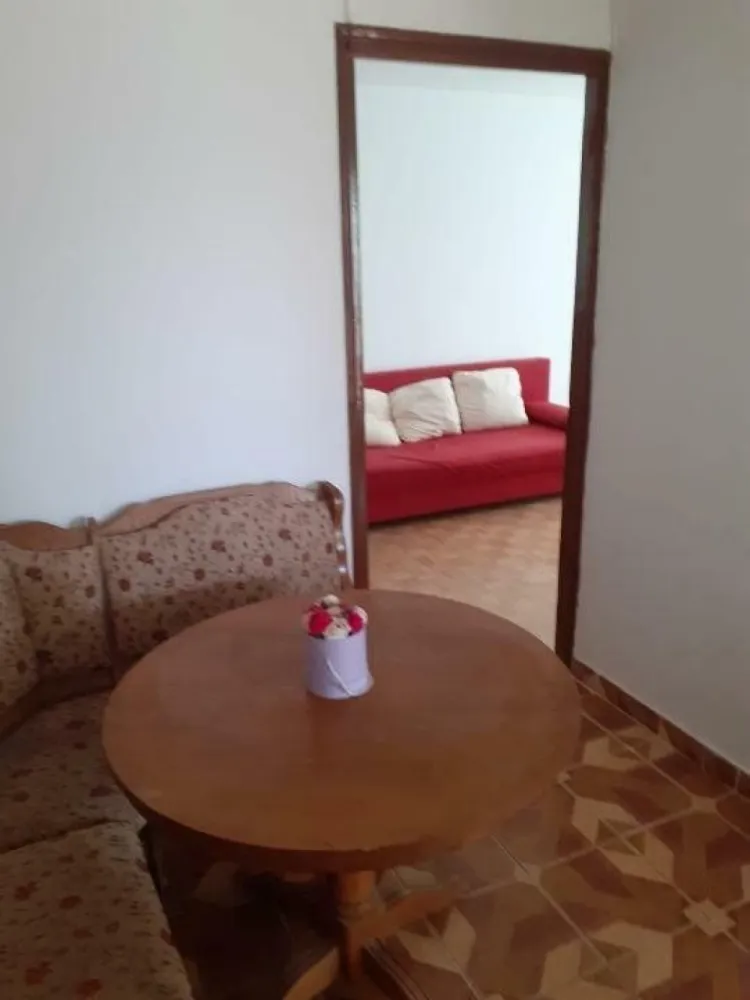 Apartament 3 camere de vanzare pe Bd. Dimitrie Cantemir - Proprietar, vand apartament de 3 camere decomandat, situat pe Bd. Dimitrie Cantemir, în apropierea intersecţiei cu Bd. Marasesti.

Blocul nu este încadrat în nici un grad de risc şi este reabilitat termic.

Imobilul este stradal, dar apartamentul are vedere din laterala, fiind ferit de zgomotul bulevardului. Camera de zi şi unul din dormitoare sunt spre vest, iar restul locuinţei spre sud. Baia si bucataria au geam mare, astfel ca se poate aerisi foarte bine. Apartamentul este la etajul 3/7.

Suprafata utila totala este de 60,42mp, excluzand suprafeţele balcoanelor.
Apartamentul are asigurare obligatorie PAD şi certificat energetic clasa A.

Apartamentul este recent renovat şi are de asemenea numeroase îmbunătăţiri cum ar fi: centrala termica proprie si hol extins care serveste ca zona de dining. 
Bucataria este dotata cu centrala termica proprie, plita inox, masina de spalat vase, frigider inox şi mobila de bucatarie executata la comanda.
Sufrageria este îmbunătăţită cu izolatie in interior şi contine aparat de aer conditionat. Holul extins este anti-fonat, şi este astfel perfect pentru dining. Usa de intrare este dublata pentru extra siguranta (marca Gardesa) si este de asemenea anti-fonica.
Cele doua dormitoare au balcoane închise cu geam termopan.

Imobilul este la aproximativ 10 şi 3 minute de staţia de metrou Unirii şi Tineretului, precum şi de parcurile Tineretului şi Carol.
În apropiere se afla Scoala Generala 79, C.N. Ion Creanga, C.N. Sincai.

Pentru detalii sau vizionari va stăm cu drag la dispoziţie la nr de telefon: .