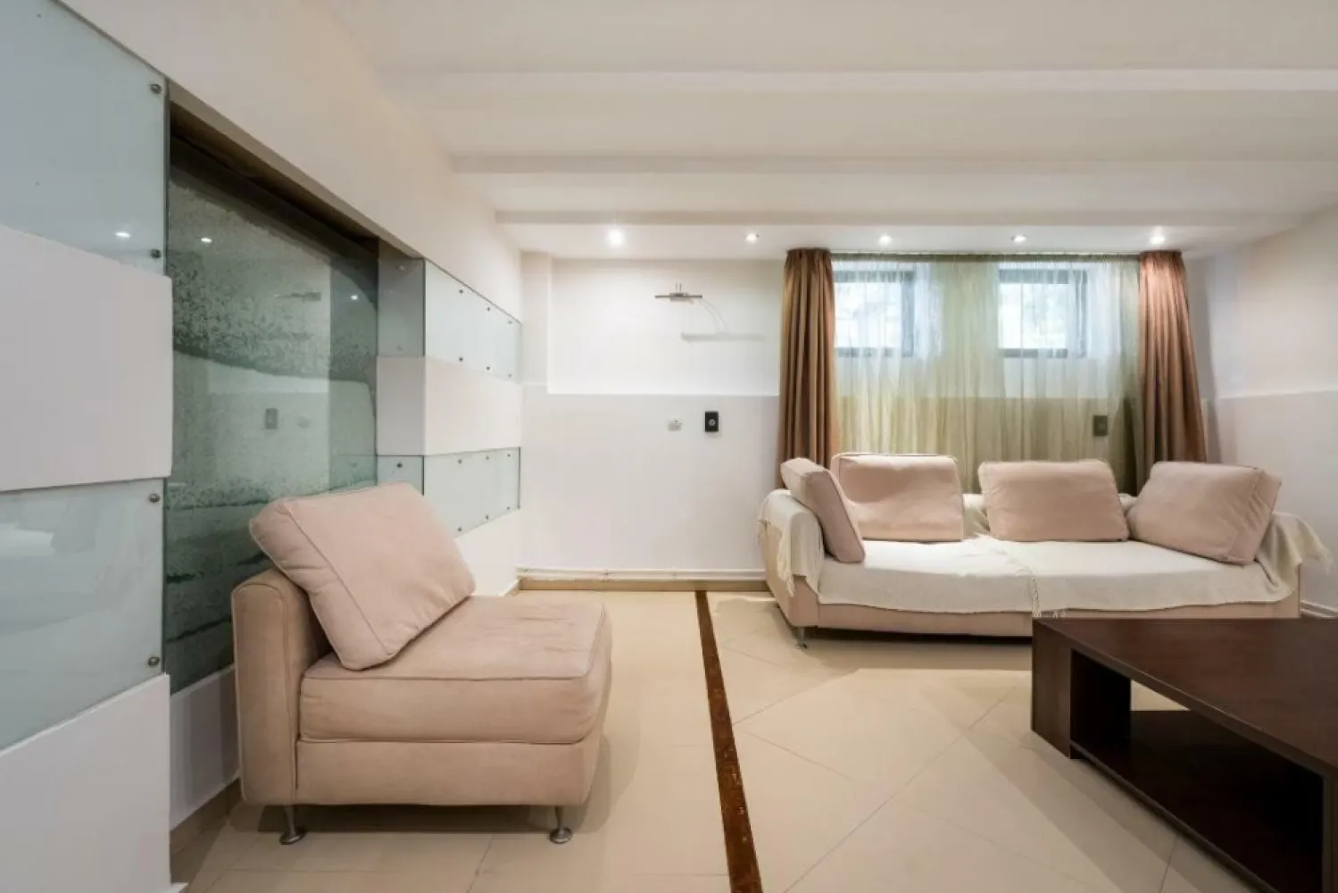 Apartament 3 Camere - zona Domenii - direct propietar - Oferim spre vânzare un apartament primitor, situat la demisol, într-una dintre cele mai căutate şi liniştite zone rezidenţiale din Bucureşti - Domenii. 

Proprietatea se bucură de o atmosferă plăcută, având vecini de calitate, responsabili şi o comunitate linistita.

Apartamentul are o suprafaţă de 75 mÂ˛, dispune de 3 camere spaţioase şi se află într-o stare generală bună, gata pentru a fi locuit sau transformat conform dorintelor.

Vânzarea se face direct de la proprietar, cu comision 0%.

Notă importantă: Nu dorim republicarea acestui anunţ pe alte site-uri. Vă mulţumim pentru înţelegere şi apreciem respectarea acestei cerinţe.