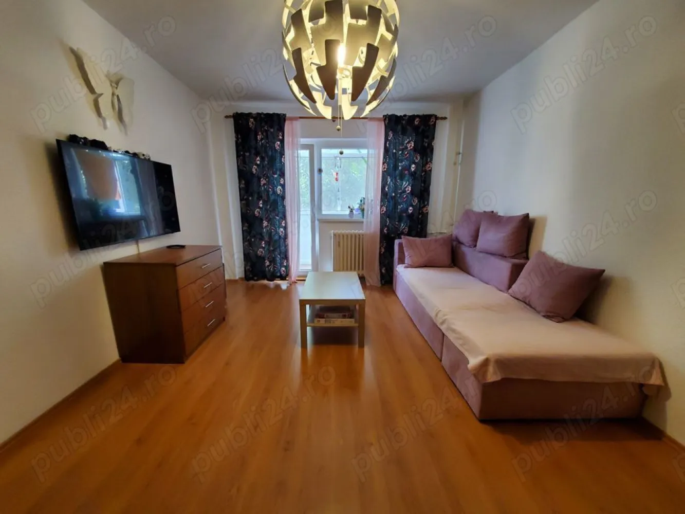 Apartament 3 camere Veteranilor-Militari - Apartament 3 camere, în zona Veteranilor cartier Militari, 1 bucatarie, 2 bai, 1 balcon, 1 debara, aer conditionat, loc de parcare Adp( exista posibilitate de a fi transferat noilor proprietari) boxa la subsol, zona Veteranilor-Timonierului, la etajul 1, decomandat, vedere pe spate, an constructie 1979 si dat în folosința in 1980, la 2 minute de școala 142 si grădinița Albinutele, la 5 minute de Piața Veteranilor, metrou si transport public Stb.
Posibilitate de montare centrala termica, conducta de gaz fiind deja instalata în bloc.
Zilele de vizionare se stabilesc la telefon.
Posibilitate eliberatre imediată.

Prețul se negociaza dupa vizionare.