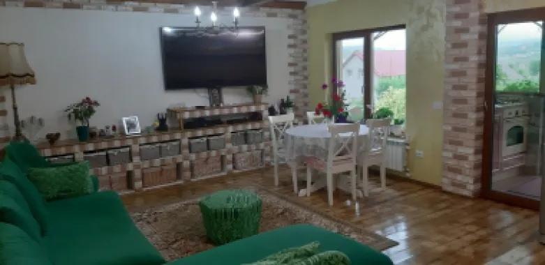 Penthouse cu grădină, beci, magazii, parcare - zona Bucium,